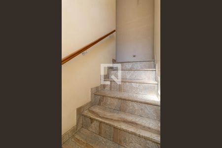 Escada de casa à venda com 3 quartos, 167m² em Vila Salete, São Paulo