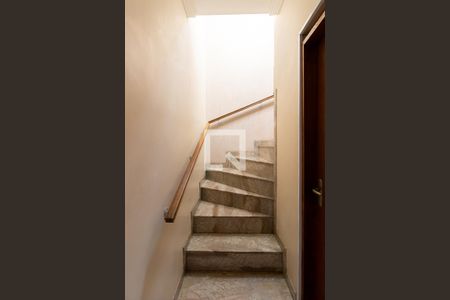 Escada de casa à venda com 3 quartos, 167m² em Vila Salete, São Paulo