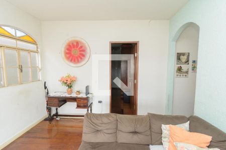 Casa 2 - Sala de casa à venda com 6 quartos, 300m² em Milionários, Belo Horizonte