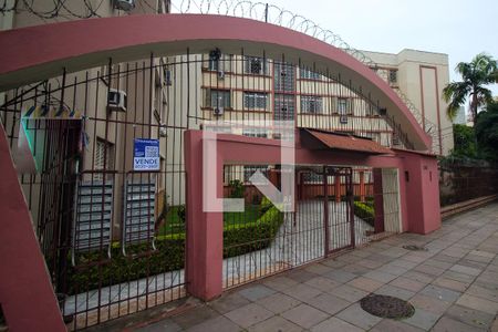 Fachada do Prédio e placa de apartamento à venda com 3 quartos, 90m² em Partenon, Porto Alegre