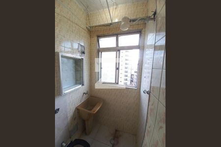 Banheiro de apartamento para alugar com 1 quarto, 35m² em Centro, São Vicente