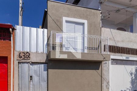 Fachada e placa de casa para alugar com 1 quarto, 35m² em Jardim Ana Estela, Carapicuíba