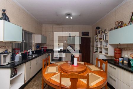 Casa à venda com 161m², 3 quartos e 3 vagasCozinha