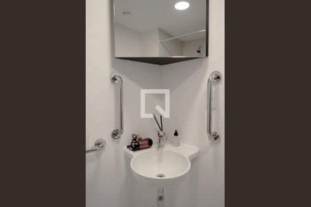 Banheiro de kitnet/studio para alugar com 1 quarto, 33m² em Paraíso, São Paulo