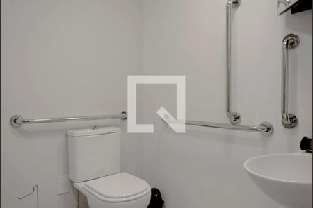 Banheiro de kitnet/studio para alugar com 1 quarto, 33m² em Paraíso, São Paulo