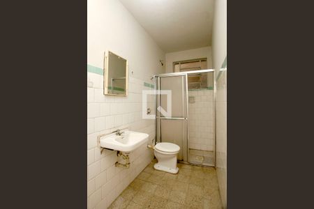 Banheiro de kitnet/studio para alugar com 1 quarto, 32m² em Centro Histórico, Porto Alegre