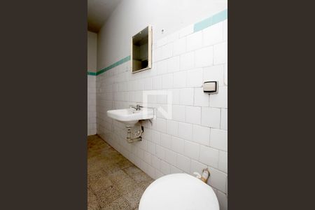 Banheiro de kitnet/studio para alugar com 1 quarto, 32m² em Centro Histórico, Porto Alegre