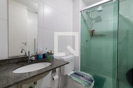 Banheiro de apartamento para alugar com 1 quarto, 33m² em Jardim Santa Teresinha, São Paulo