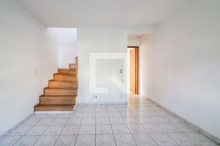 Sala de casa para alugar com 2 quartos, 98m² em Jardim das Vertentes, São Paulo