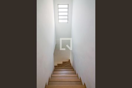 Escada de casa para alugar com 2 quartos, 98m² em Jardim das Vertentes, São Paulo