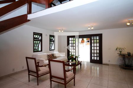 Sala de casa para alugar com 6 quartos, 479m² em Vila Santo Antônio, Cotia