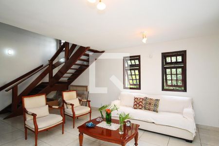 Sala de casa para alugar com 6 quartos, 479m² em Vila Santo Antônio, Cotia