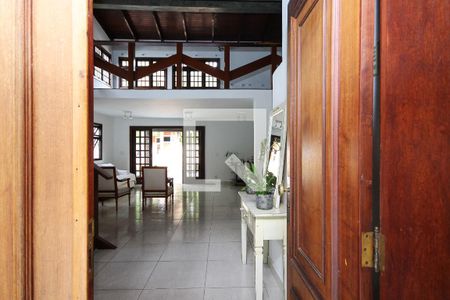 Entrada de casa para alugar com 6 quartos, 479m² em Vila Santo Antônio, Cotia