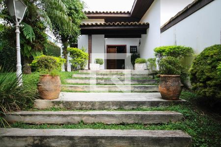 Entrada de casa para alugar com 6 quartos, 479m² em Vila Santo Antônio, Cotia