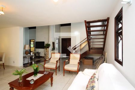 Sala de casa para alugar com 6 quartos, 479m² em Vila Santo Antônio, Cotia