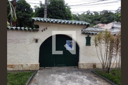Fachada de casa à venda com 4 quartos, 244m² em Taquara, Rio de Janeiro