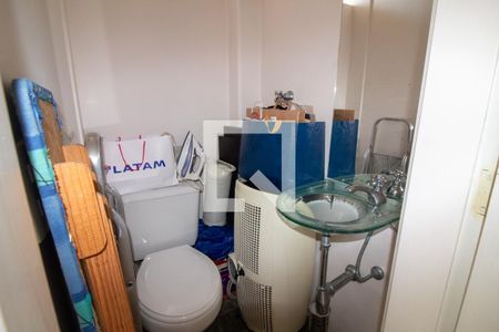 Banheiro  de apartamento à venda com 2 quartos, 60m² em Aeroporto, São Paulo