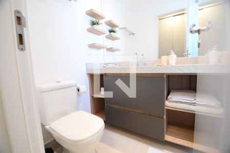 Banheiro de apartamento à venda com 1 quarto, 47m² em Jardim Guanabara, Campinas
