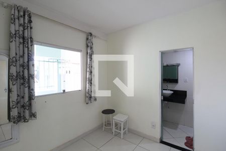 Quarto de casa para alugar com 1 quarto, 50m² em Jardim dos Comerciários, Belo Horizonte