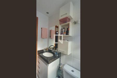 Banheiro de apartamento à venda com 2 quartos, 60m² em Alvorada, Contagem