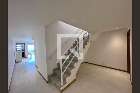 Corredor de apartamento para alugar com 3 quartos, 306m² em Recreio dos Bandeirantes, Rio de Janeiro