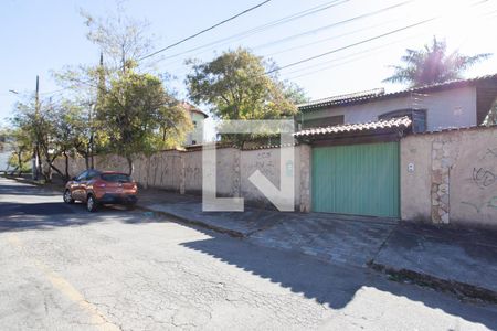 Fachada de casa à venda com 6 quartos, 457m² em Braúnas, Belo Horizonte