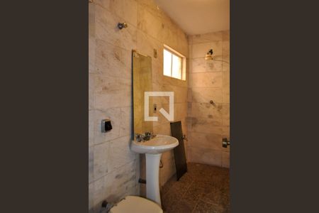 Banheiro de apartamento à venda com 1 quarto, 50m² em Santo Antônio, Porto Alegre