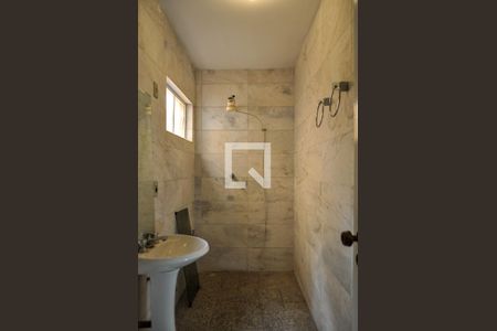 Banheiro de apartamento à venda com 1 quarto, 50m² em Santo Antônio, Porto Alegre