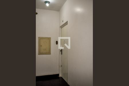 Entrada de apartamento à venda com 1 quarto, 50m² em Santo Antônio, Porto Alegre