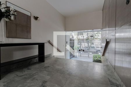 Hall de entrada de apartamento à venda com 2 quartos, 83m² em Copacabana, Rio de Janeiro