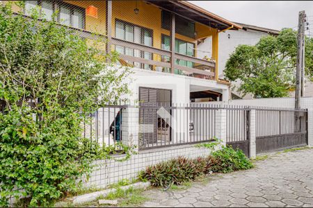Fachada de casa para alugar com 2 quartos, 50m² em Barra da Lagoa, Florianópolis
