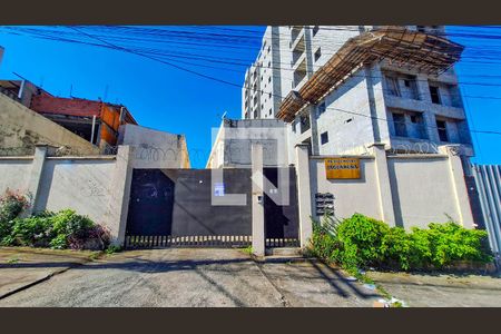 Fachada de casa de condomínio à venda com 2 quartos, 73m² em Vila Santana, São Paulo