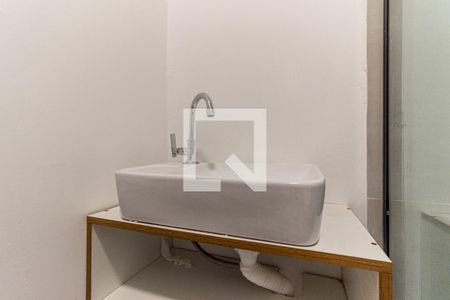 Banheiro de kitnet/studio para alugar com 1 quarto, 29m² em Campos Elíseos, São Paulo