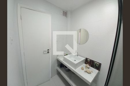 Banheiro de apartamento para alugar com 1 quarto, 37m² em Centro, São Vicente