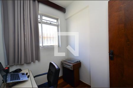 Quarto 2 de apartamento para alugar com 3 quartos, 70m² em Sagrada Família, Belo Horizonte