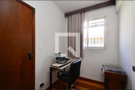 Quarto 2 de apartamento para alugar com 3 quartos, 70m² em Sagrada Família, Belo Horizonte