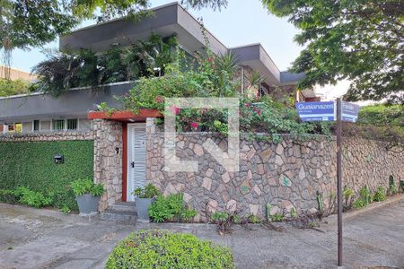 Fachada de casa à venda com 5 quartos, 550m² em São Francisco, Niterói