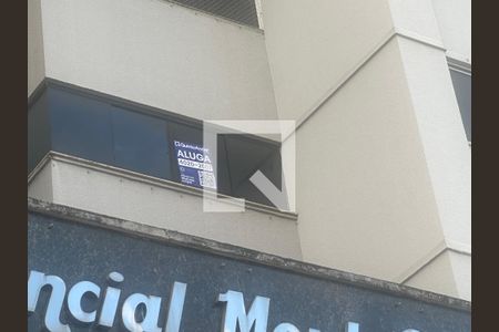 Fachada e Placa de apartamento para alugar com 3 quartos, 90m² em Jardim América, Goiânia