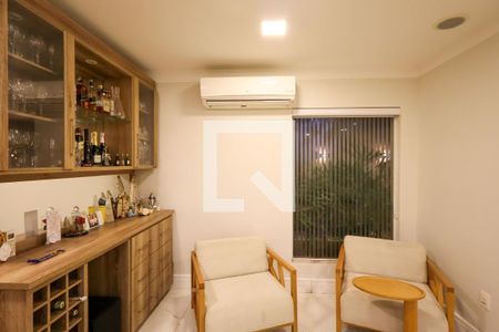 Sala de Estar de casa de condomínio à venda com 4 quartos, 257m² em Jardim Prudência, São Paulo