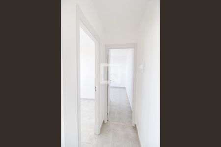 Corredor de apartamento para alugar com 2 quartos, 42m² em Vila da Oportunidade, Carapicuíba
