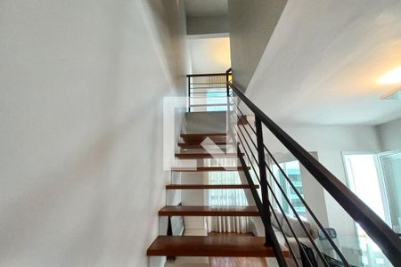 Escada de apartamento para alugar com 2 quartos, 110m² em Cambuí, Campinas