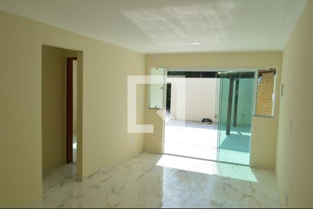 Sala de casa de condomínio à venda com 2 quartos, 130m² em Jacarepaguá, Rio de Janeiro