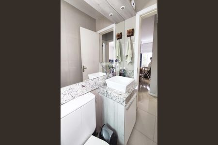 Banheiro de apartamento à venda com 2 quartos, 62m² em Scharlau, São Leopoldo