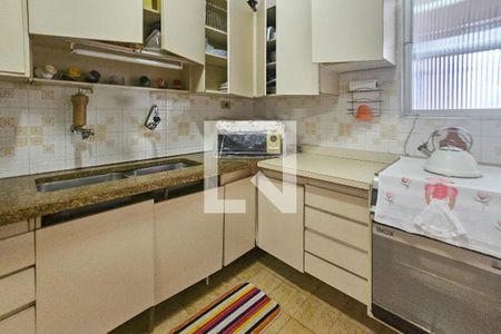 Cozinha de apartamento para alugar com 3 quartos, 139m² em Barra Funda, Guarujá