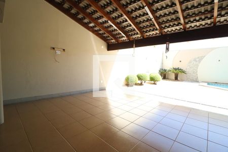 Varanda gourmet de casa para alugar com 5 quartos, 404m² em Tibery, Uberlândia