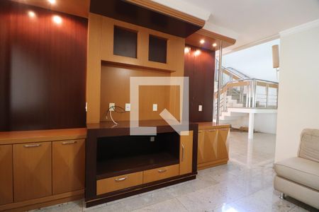 Sala de TV de casa para alugar com 5 quartos, 404m² em Tibery, Uberlândia
