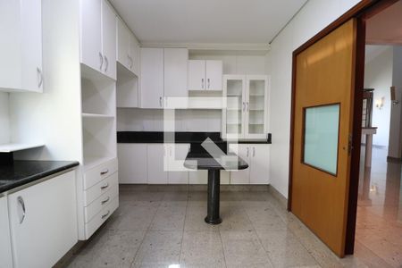 Cozinha de casa para alugar com 5 quartos, 404m² em Tibery, Uberlândia