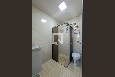Banheiro de kitnet/studio para alugar com 0 quarto, 30m² em Boqueirão, Praia Grande