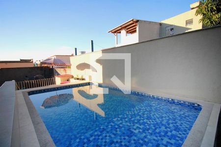 Piscina de casa à venda com 4 quartos, 139m² em Santa Maria, Belo Horizonte