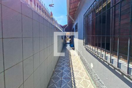 Corredor lateral de casa para alugar com 2 quartos, 150m² em Vila Assuncao, Praia Grande